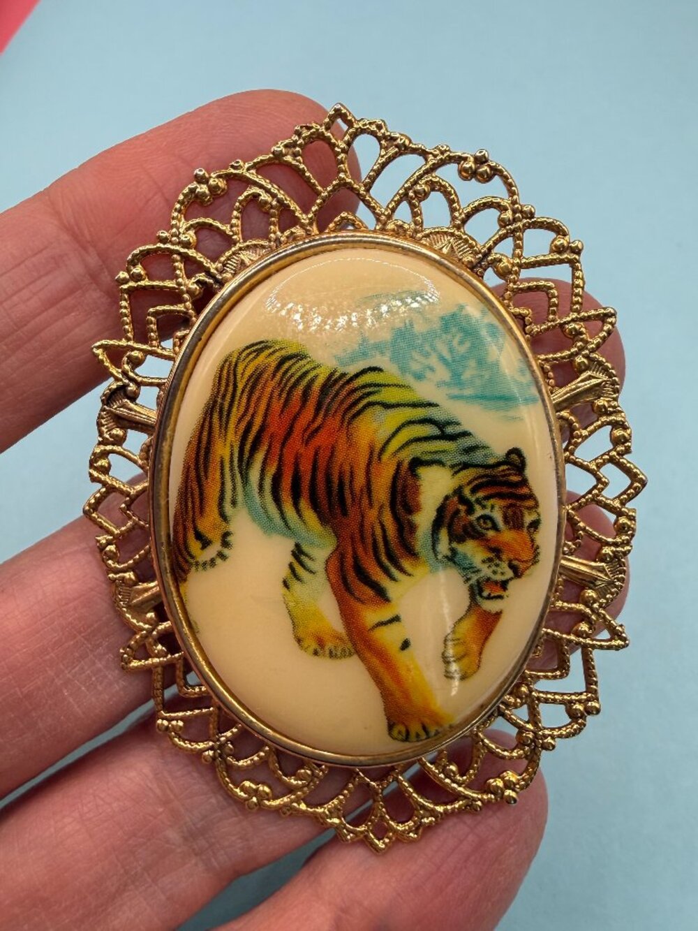 Large Retro 1960s Vintage Tiger Animal Cameo Costume Gold Brooch Pin Filigree